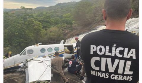Urgente: polícia encontra cabo enrolado em hélice do avião de Marília Mendonça