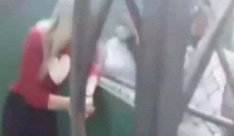 Veja o que acontece com cabeça de criança durante brincadeira em recreio da escola