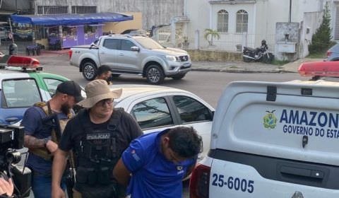 Homem é preso com armas, drogas e cadernos com contabilidade do tráfico em Manaus