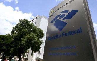 Receita paga hoje restituições de lote residual do IRPF de novembro