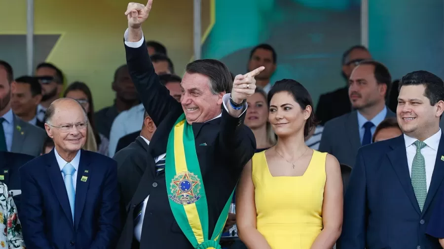Governo privilegia TVs religiosas em campanha pró-vacinação da covid