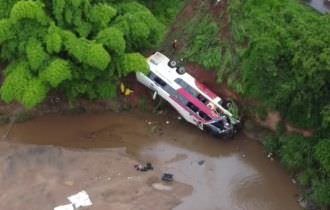 Acidente com ônibus deixa 5 mortos e 41 feridos na véspera do Natal na BR-153