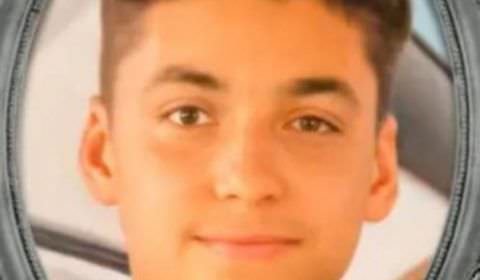 Adolescente morre eletrocutado ao usar celular ligado na tomada