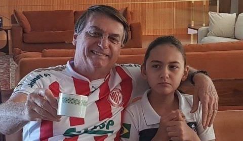 Bolsonaro diz que não vai vacinar sua filha contra a Covid-19