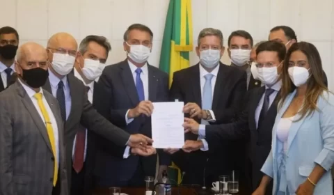 Bolsonaro sanciona lei do Auxílio Brasil, que substitui o Bolsa Família