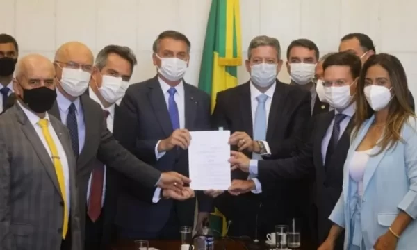 Bolsonaro sanciona lei do Auxílio Brasil, que substitui o Bolsa Família