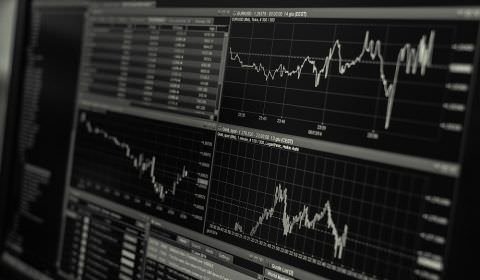 Brasileiros não confiam nas instituições e estão preocupados com a inflação, revela pesquisa