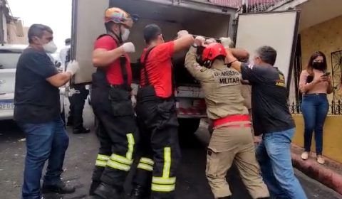 Com marcas de tiros, corpo de homem é encontrado boiando em igarapé em Manaus