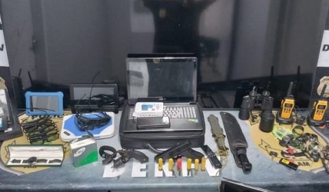 Com roupa camuflada, homem que manteve família refém durante roubo é preso em Manaus