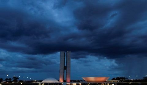 Congresso discute fundão de R$ 4,5 bilhões para aprovar orçamento
