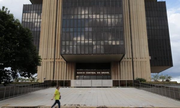 Crédito concedido por bancos deve crescer 14,6% este ano, estima BC