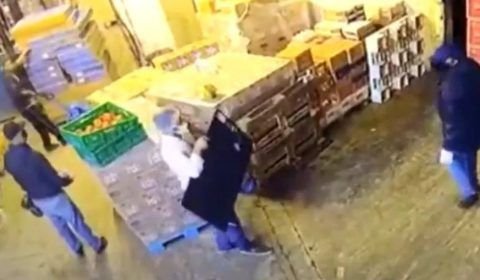 Urgente:20 criminosos roubam mercado Extra e fazem reféns em SP; segurança foi baleado