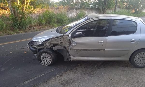 Embriagados, motorista e passageiro fogem após causar acidente com vítima em Manaus