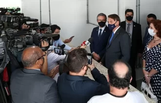 Folha: "Enfrentando loucos e mentirosos" na cobertura da pandemia