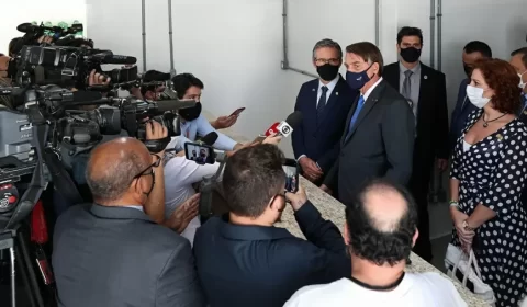 Folha: "Enfrentando loucos e mentirosos" na cobertura da pandemia