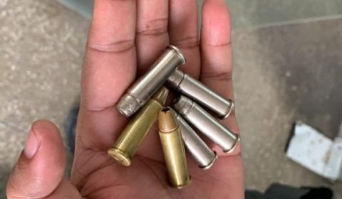 Homens são presos com veículo roubado e arma de fogo na zona leste de Manaus