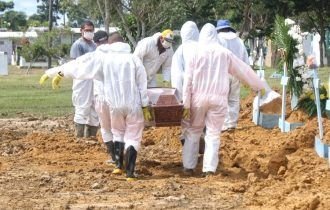 Manaus registrou 42 enterros nesta quinta-feira