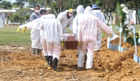 Manaus registrou 42 enterros nesta quinta-feira