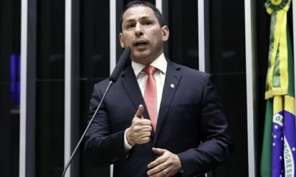 Marcelo Ramos consegue na Justiça desfiliação de partido que recebeu Bolsonaro