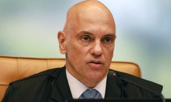 Moraes tranca ação da PGR e mantém inquérito sobre live de Bolsonaro