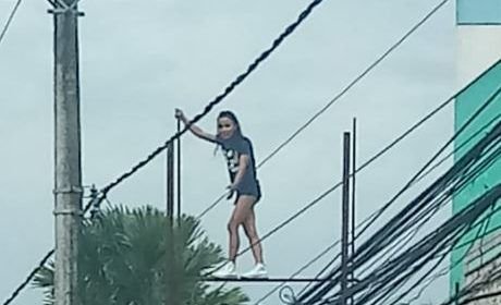 Mulher desesperada sobe em prédio altíssimo gritando por ‘André’ em Manaus; veja