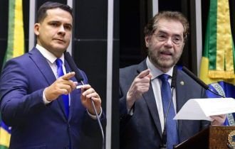 No Amazonas, apenas Alberto Neto e Plínio Valério apoiaram Bolsonaro contra Fundão de R$ 5,7 bilhões