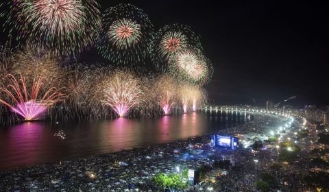 Rio finaliza uma das 10 contratações para queima de fogos do réveillon