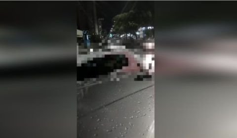 Vídeo flagra casal fazendo sexo em carro no meio de avenida principal