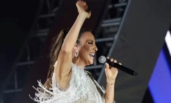 Vídeo: Ivete Sangalo incentiva coro contra Jair Bolsonaro