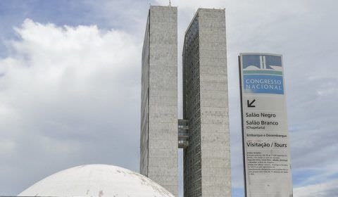 Após recesso, Congresso discute combustíveis, armas e reformas