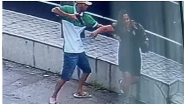 Armado, bandido sai de carro e ataca mulher em Manaus (veja vídeo)