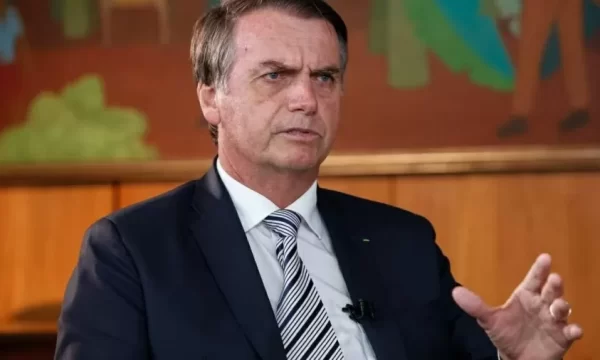 Bolsonaro faz exames em hospital de SP por suspeita de obstrução intestinal