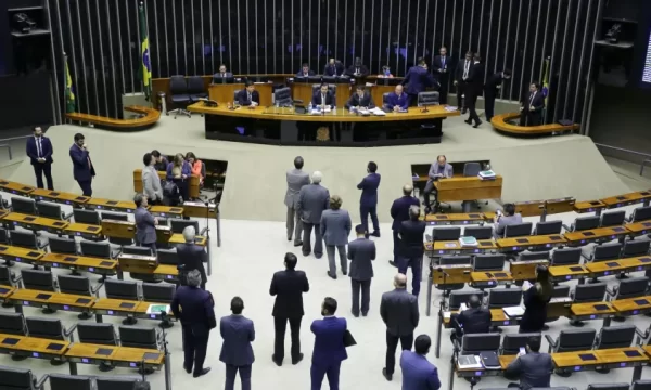 Bolsonaro ganha 'moeda de troca' ao blindar orçamento secreto, diz oposição