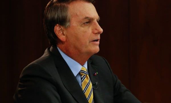 Bolsonaro volta a colocar em dúvida o resultado da eleição de 2018 no 1º turno