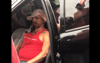 Carro é metralhado no Nossa Senhora de Fátima