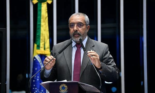 CAS pode votar nova regra para pai usufruir licença-maternidade