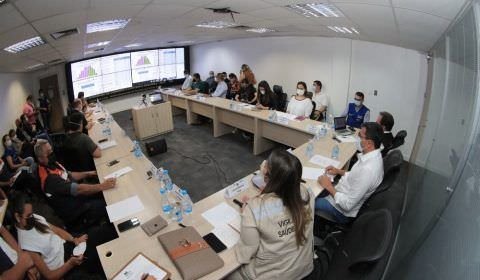 Circulação da variante Ômicron aumenta média móvel de casos de Covid-19