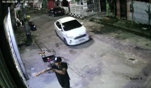 Criminosos fazem arrastão e aterrorizam moradores em comunidade de Manaus; vídeo