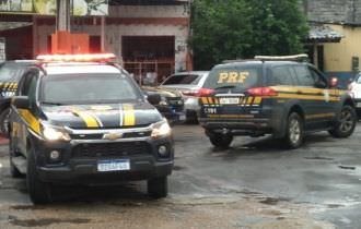 Estrangeiros ilegais são barrados na BR-174 em Manaus; PRF suspeita de tráfico de pessoas