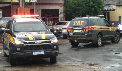 Estrangeiros ilegais são barrados na BR-174 em Manaus; PRF suspeita de tráfico de pessoas