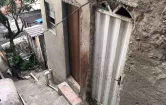 Homem é morto com tiros na cabeça enquanto arrumava telhado de casa