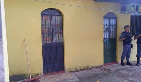 Homem estava deitado em rede quando foi morto em kitnet em Manaus