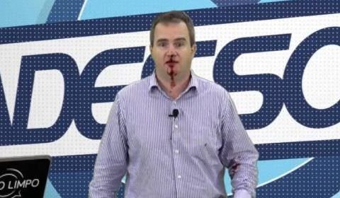 Jornalista aparece ensanguentado e faz denúncia: 'Sofri um atentado'