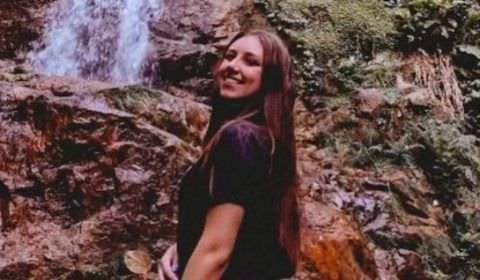 Jovem de 19 anos cai de cachoeira de 50 metros durante passeio com a família