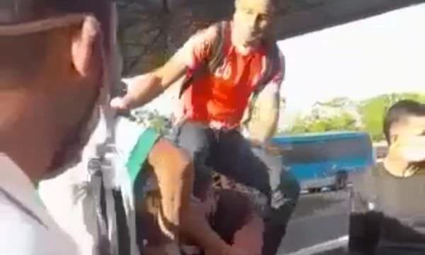 Jovem é espancado após tentativa de assalto em Manaus (veja o vídeo)