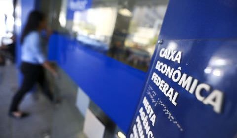 Moradores de 48 cidades de MG e BA sacarão abono salarial antecipado