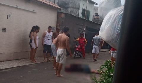 Morre em hospital jovem que teve corpo crivado de balas na frente de casa em Manaus