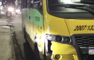 Várias pessoas ficam feridas em acidente ente ônibus e amarelinho