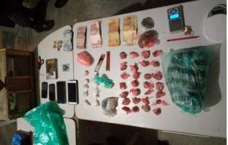 Mulher é presa por guardar drogas e jiboia de facção no Amazonas