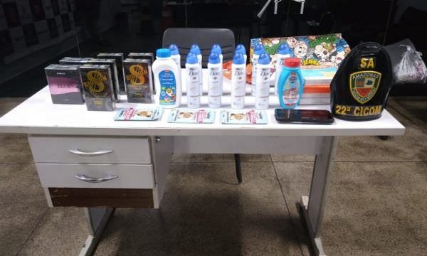 Mulher é presa suspeita de roubar mais de R$ 800 em cosméticos de shopping em Manaus